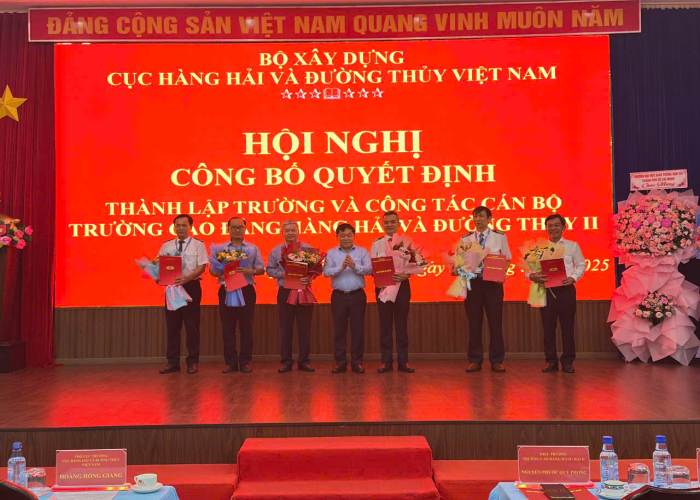 TB20250602140200-hoi-nghi-cong-bo-quyet-dinh-thanh-lap-truong-va-cong-tac-can-bo